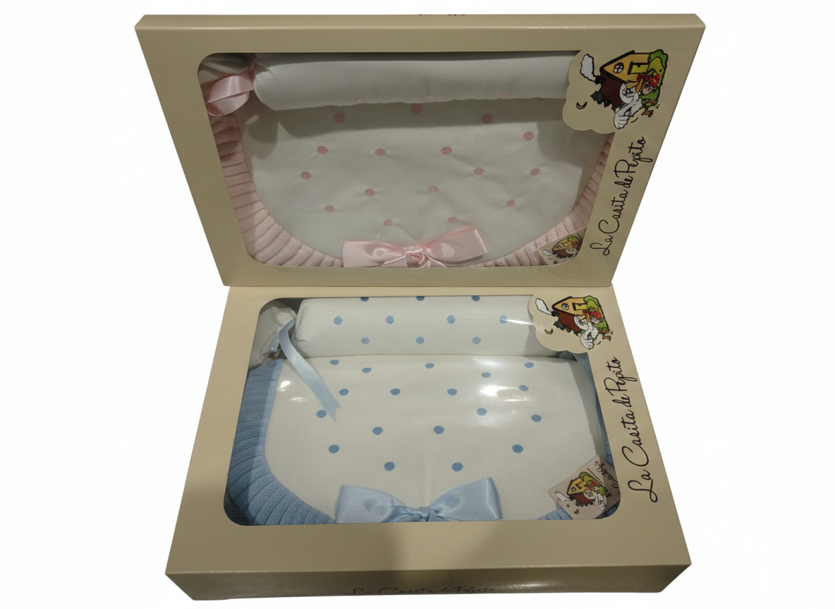 SET REGALO COLCHA Y COJIN DE PIQUE/LANA. LA CASITA DE PEPITO — ARENA