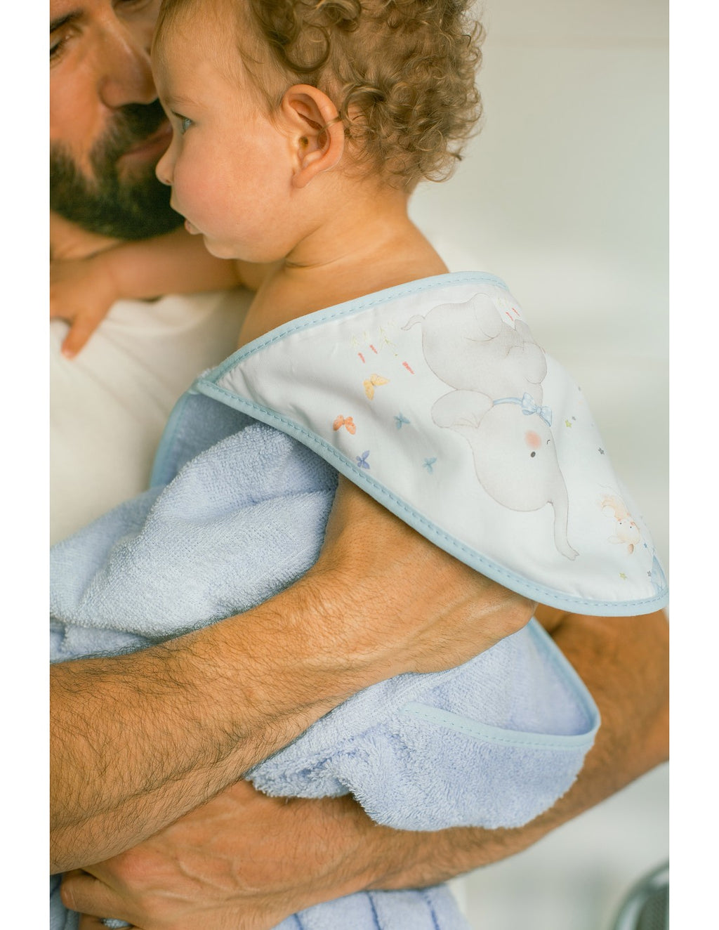 CAPA DE BAÑO Y BABERO ELEFANTE INTERBABY